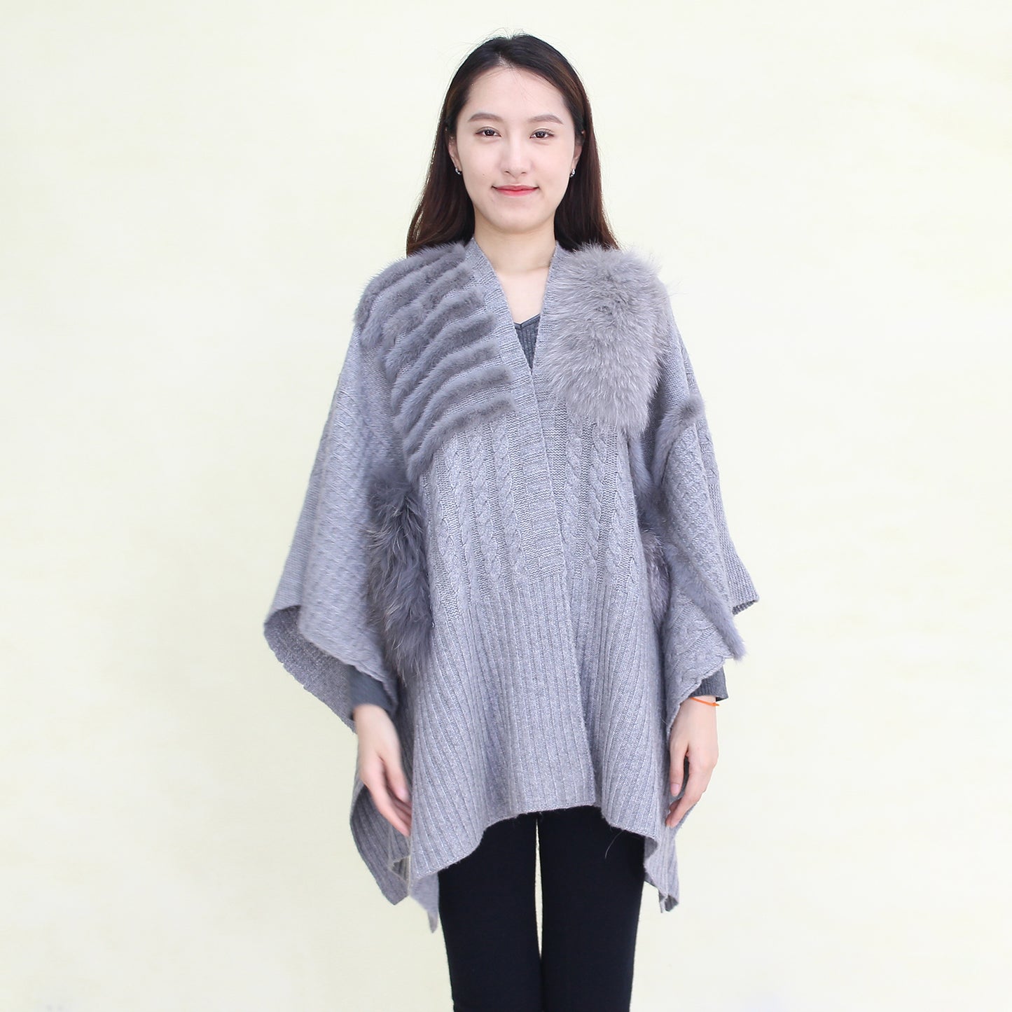 Women's cashmere shawl with mink skin and fox fur