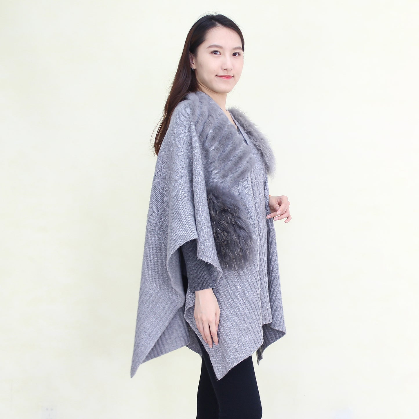 Women's cashmere shawl with mink skin and fox fur