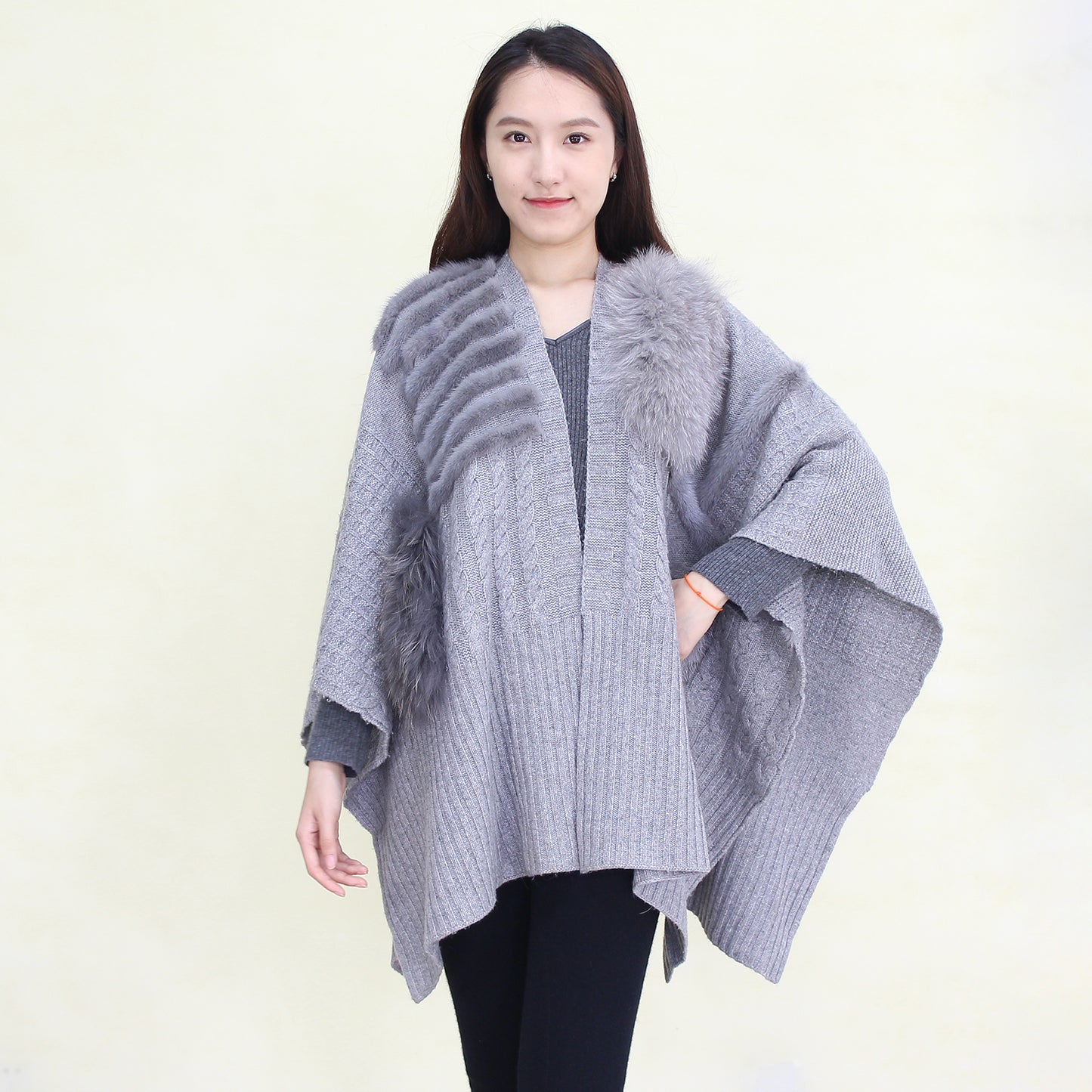 Women's cashmere shawl with mink skin and fox fur