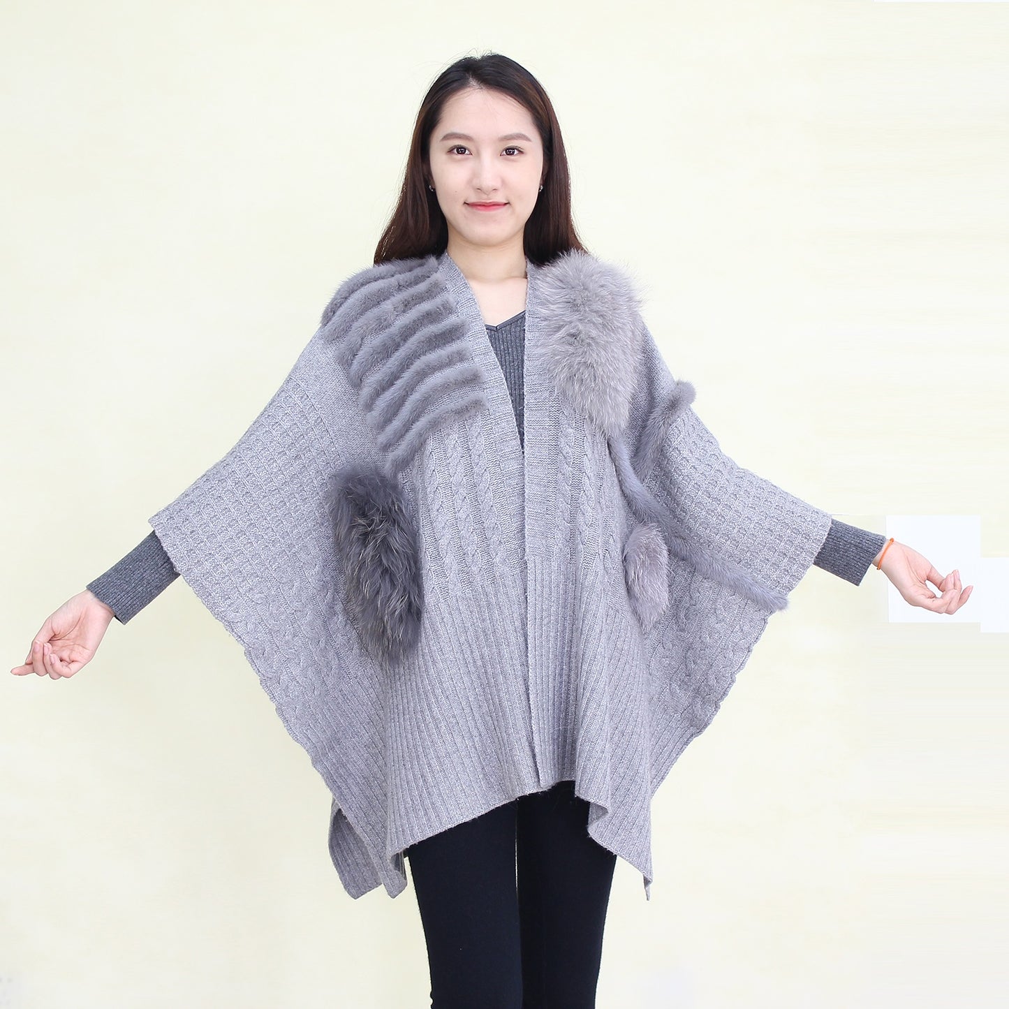 Women's cashmere shawl with mink skin and fox fur