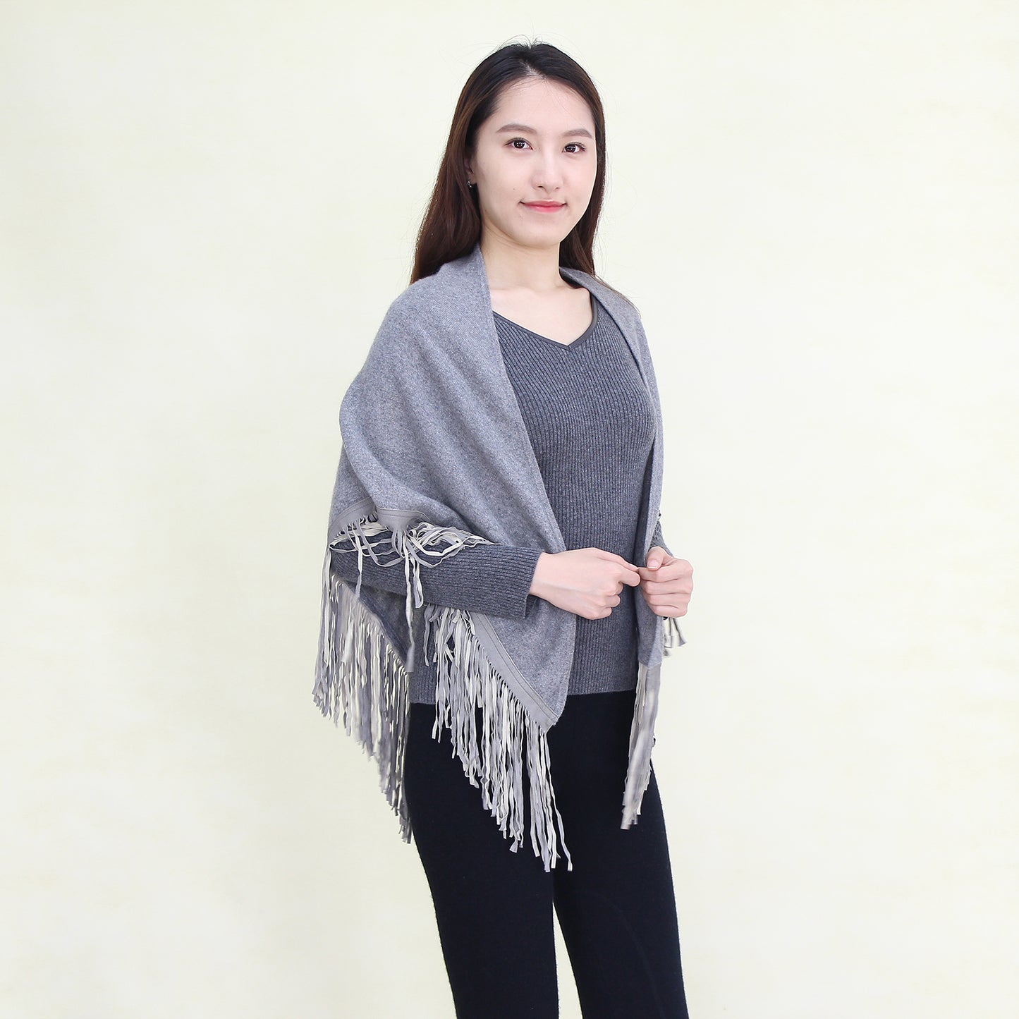 Women's cashmere shawl with leather