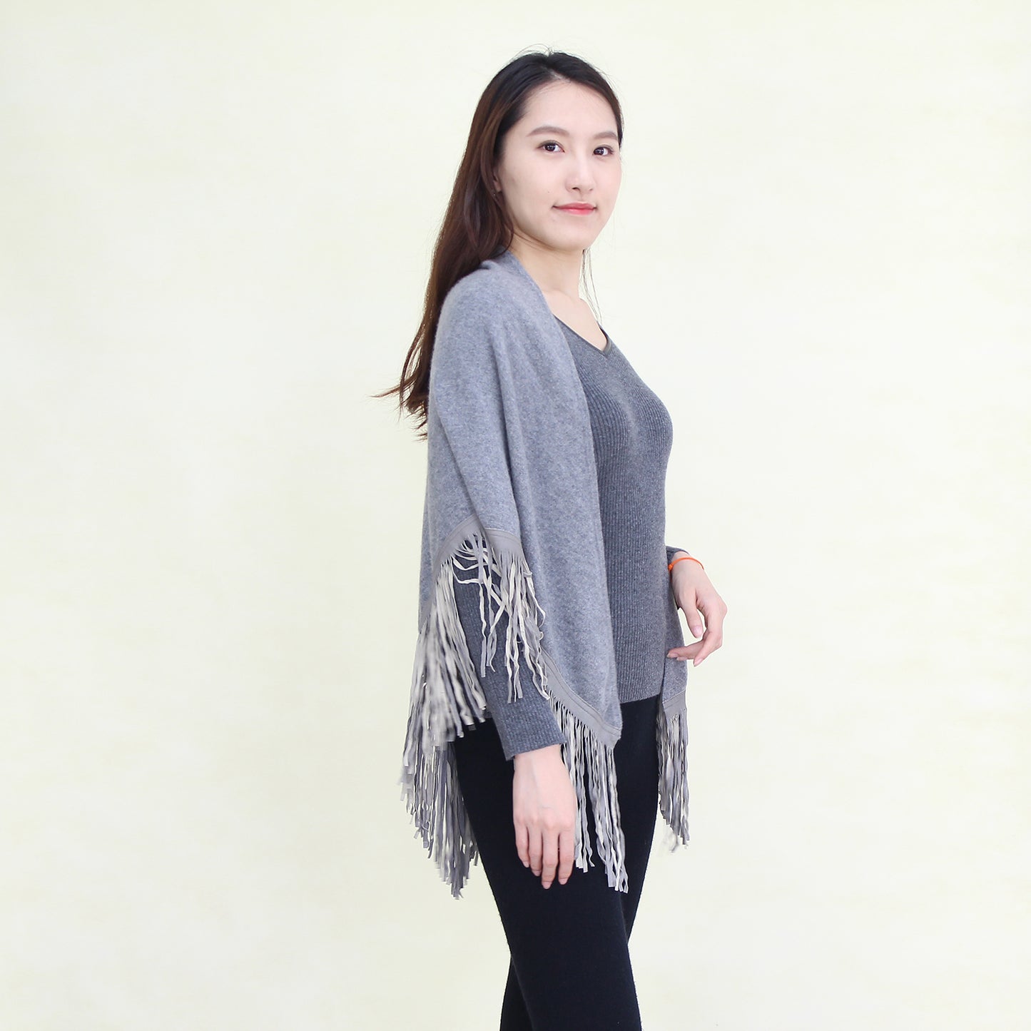 Women's cashmere shawl with leather