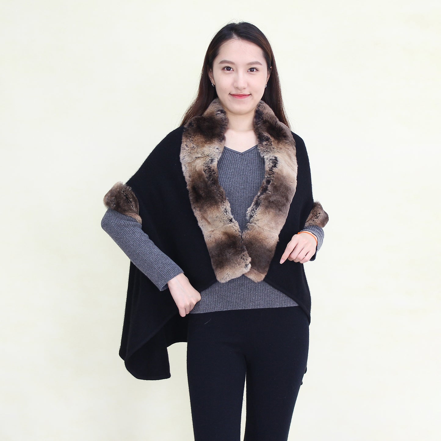 Women's cashmere shawl with fur