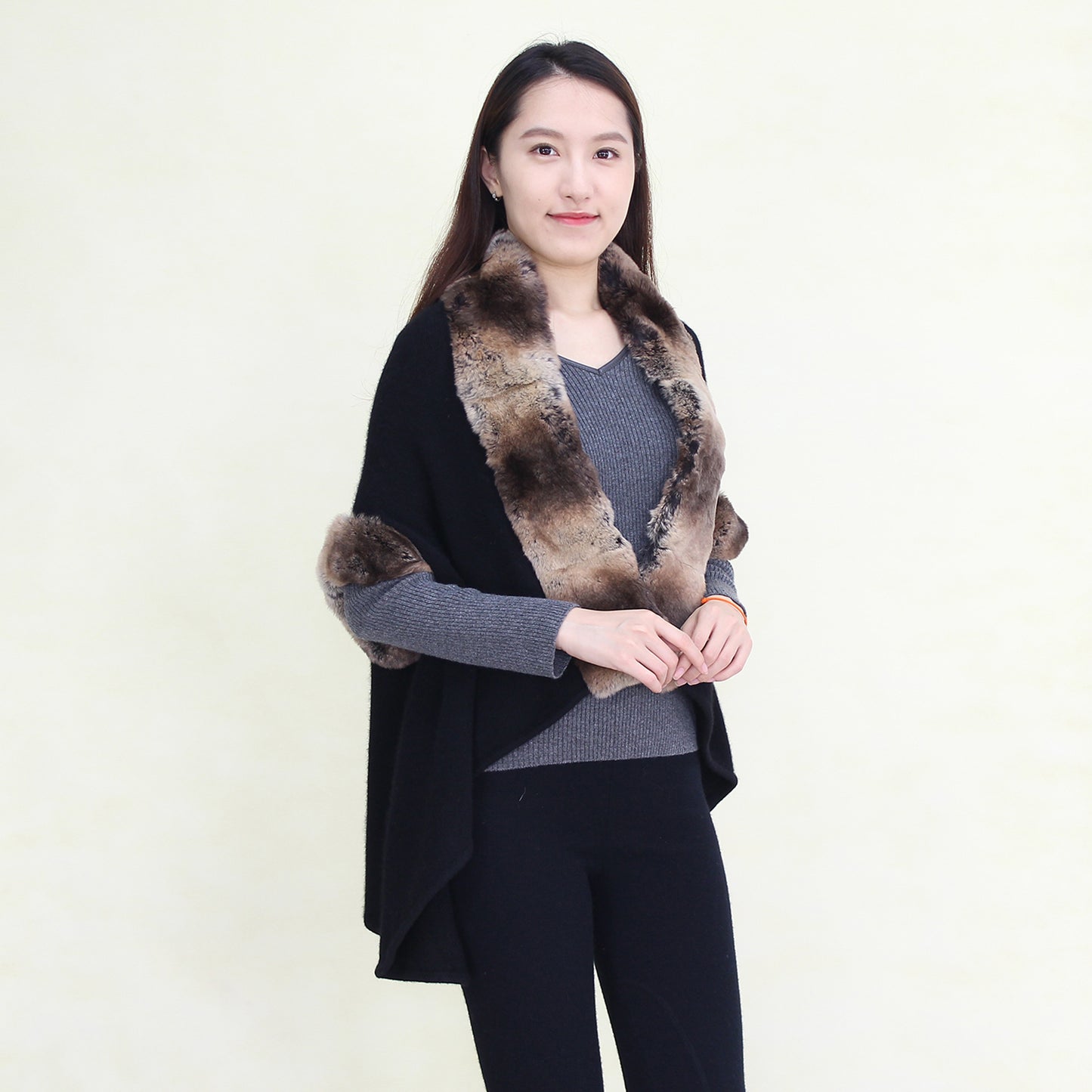 Women's cashmere shawl with fur