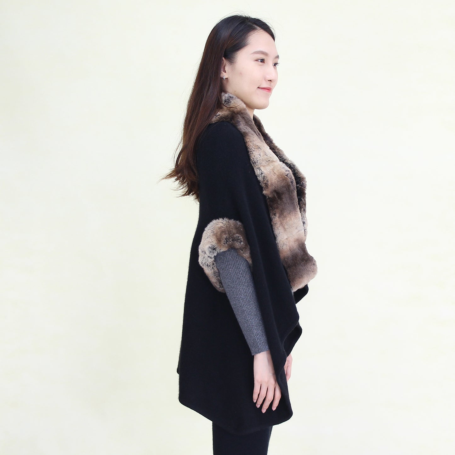 Women's cashmere shawl with fur