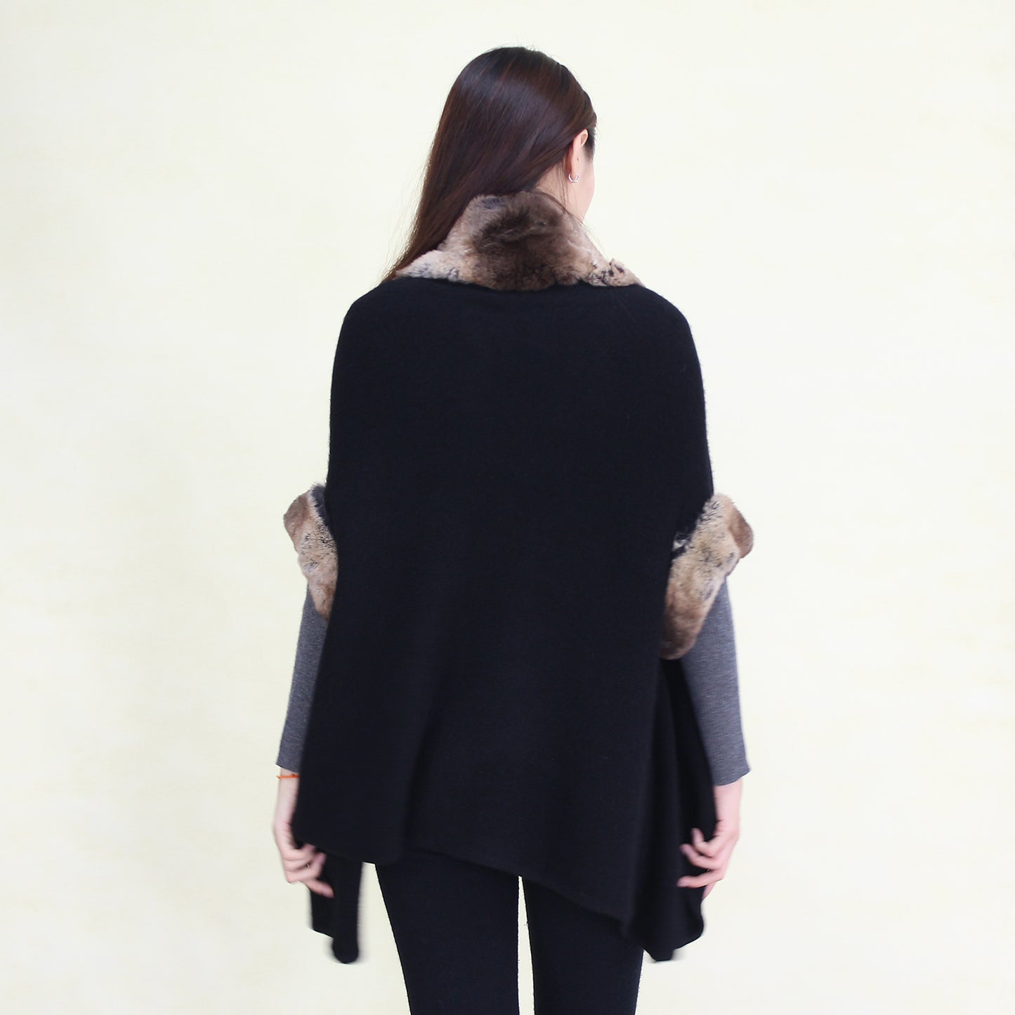 Women's cashmere shawl with fur