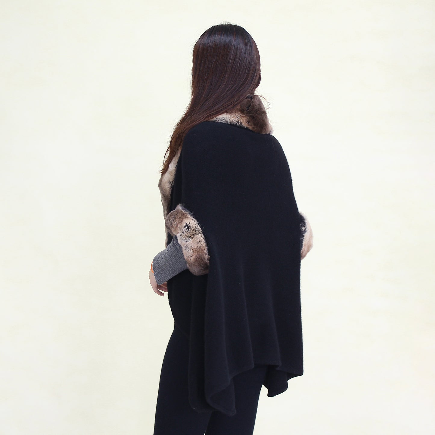 Women's cashmere shawl with fur