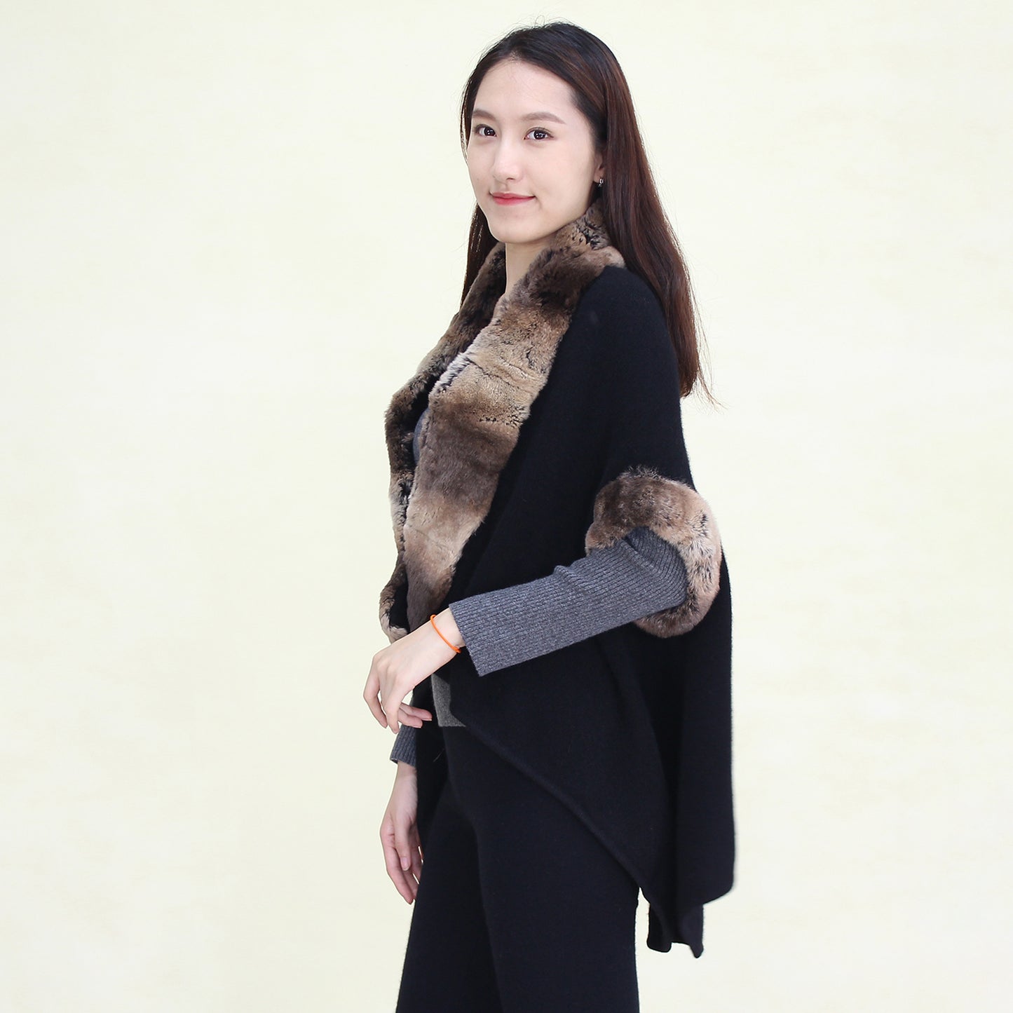 Women's cashmere shawl with fur