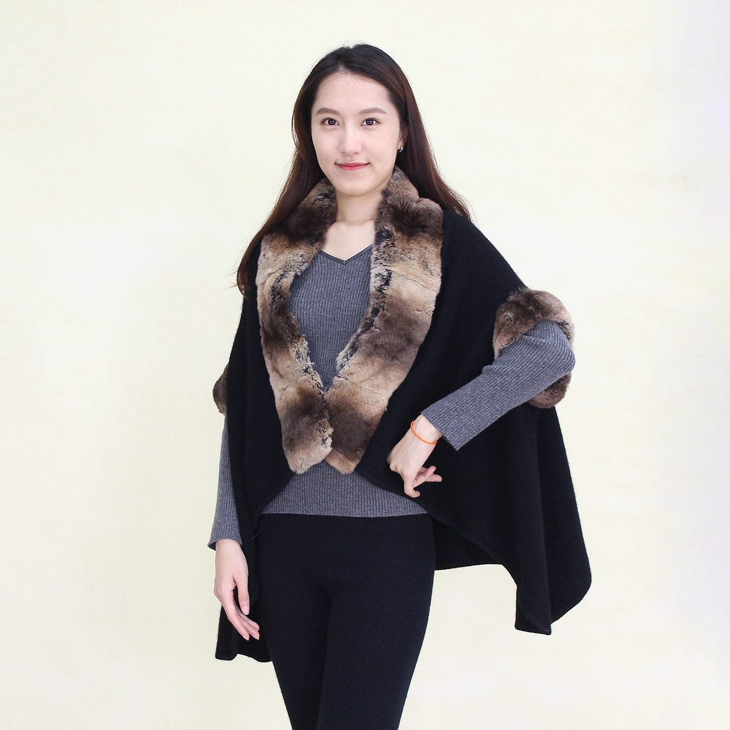 Women's cashmere shawl with fur