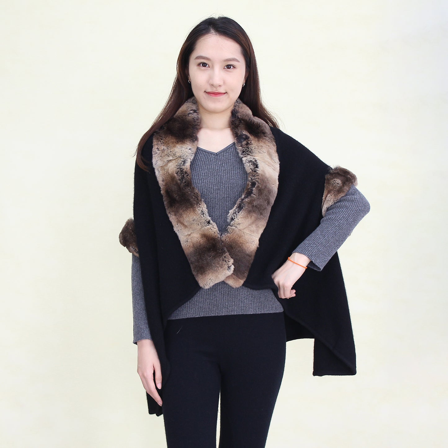 Women's cashmere shawl with fur