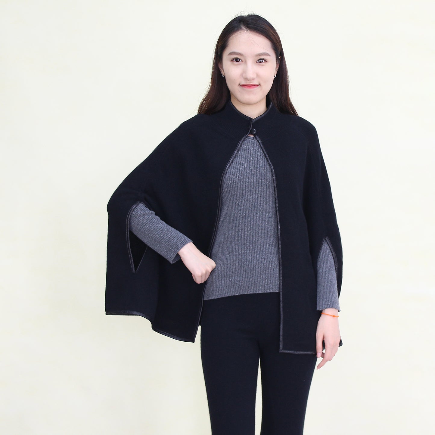 Women's cashmere shawl with sheepskin