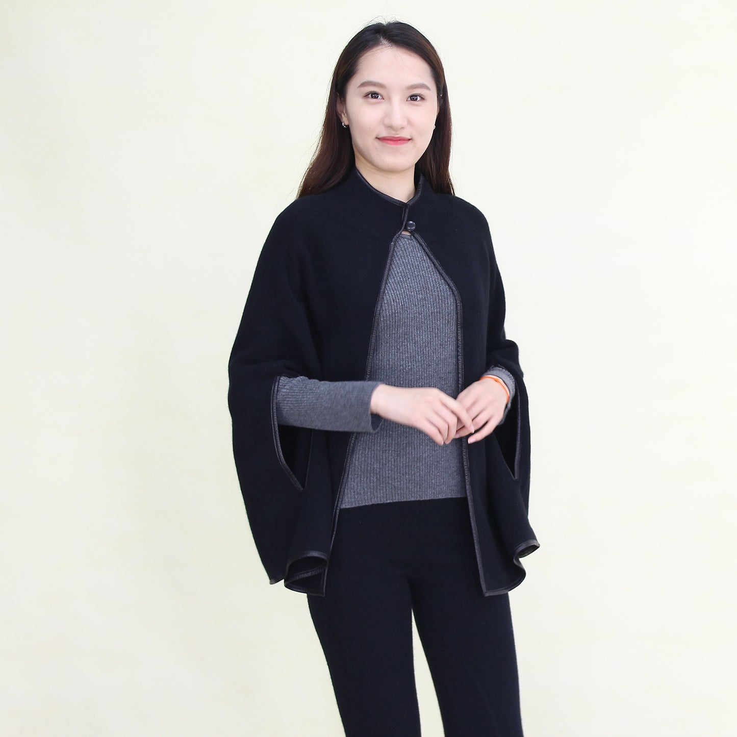 Women's cashmere shawl with sheepskin