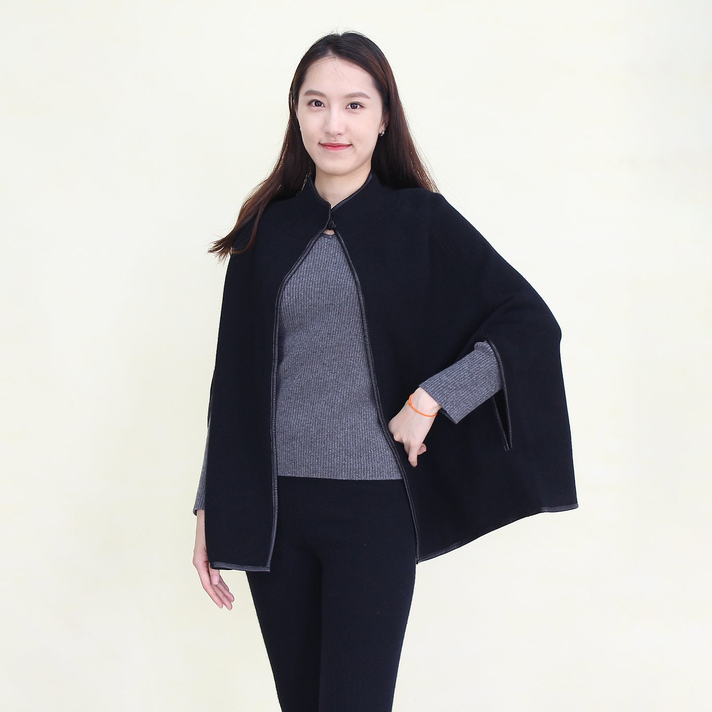 Women's cashmere shawl with sheepskin