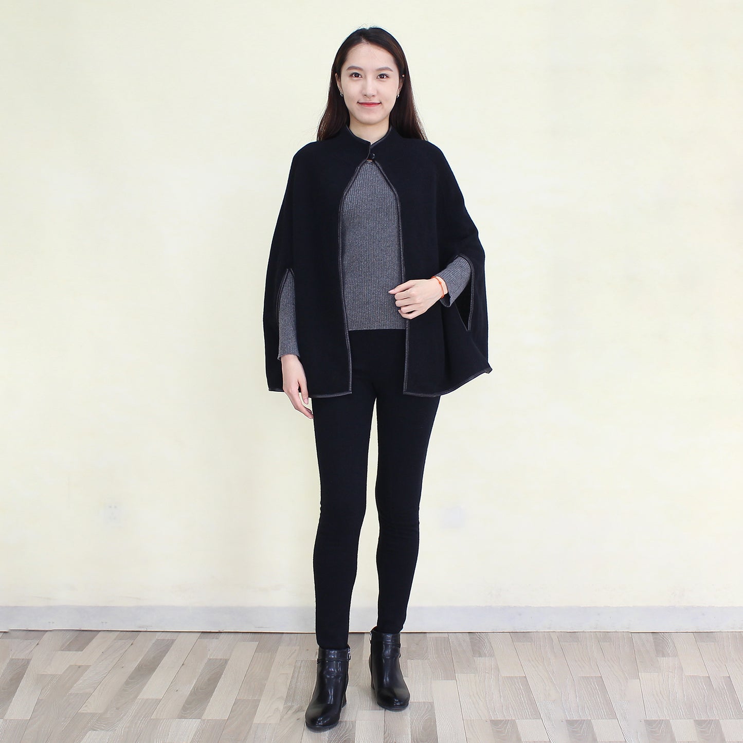 Women's cashmere shawl with sheepskin