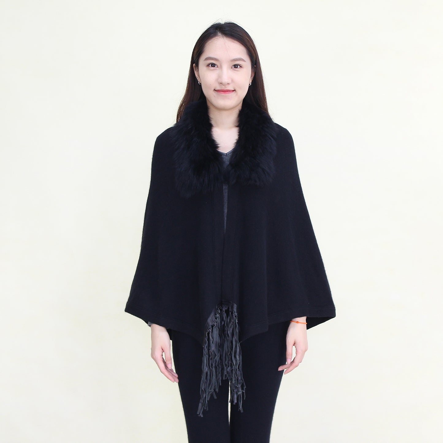 Women's cashmere shawl with fox fur collar