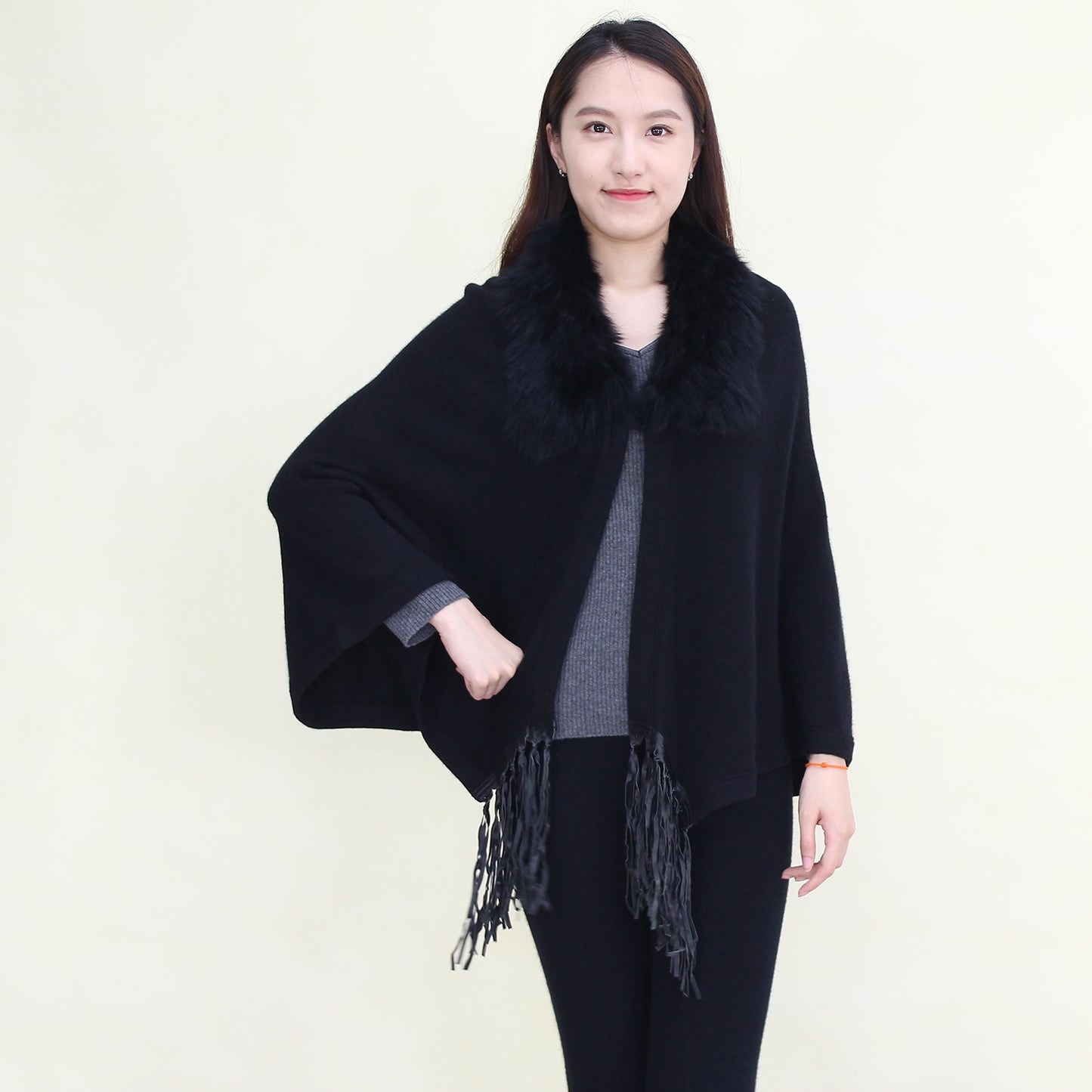 Women's cashmere shawl with fox fur collar