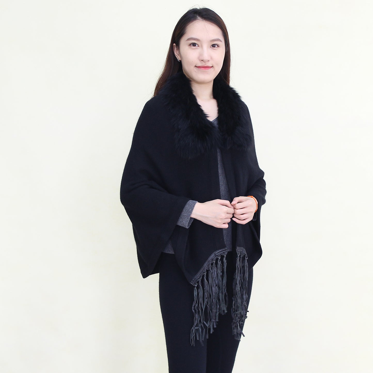 Women's cashmere shawl with fox fur collar