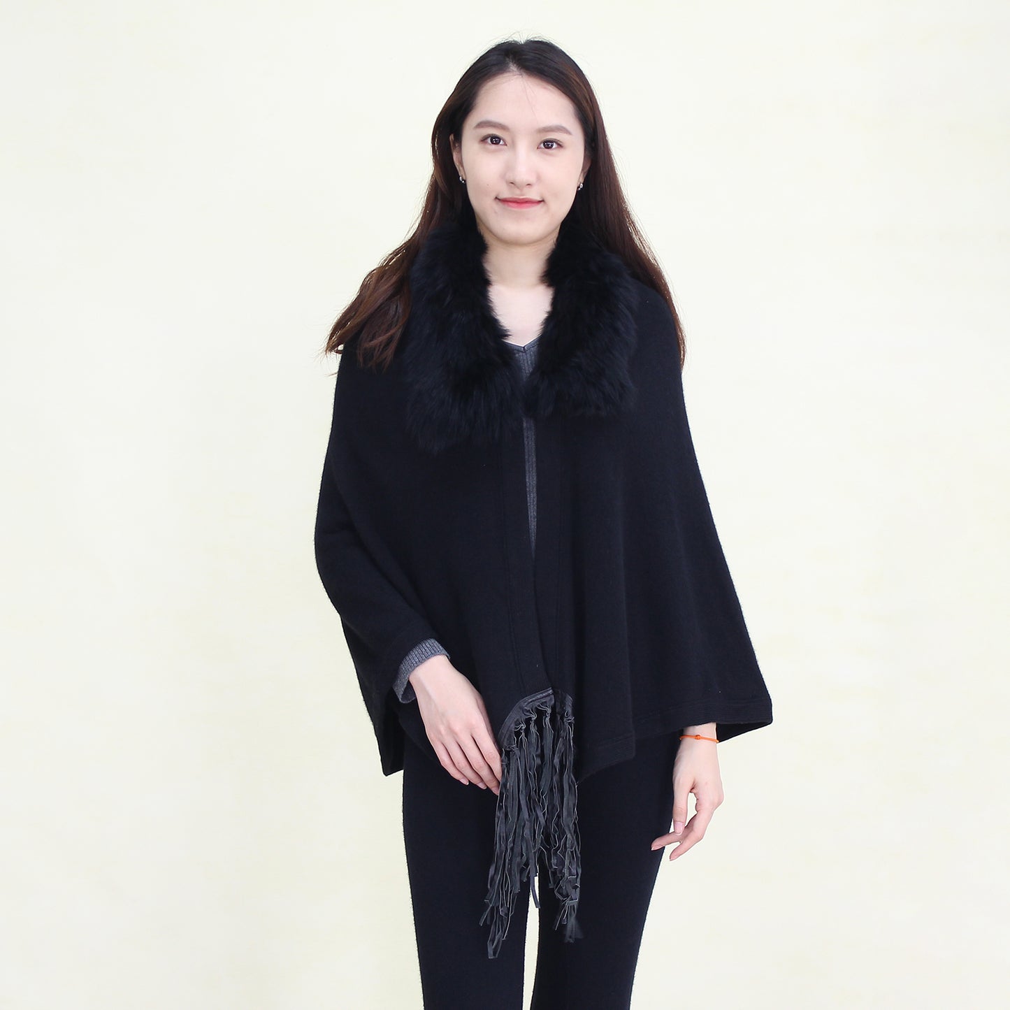 Women's cashmere shawl with fox fur collar