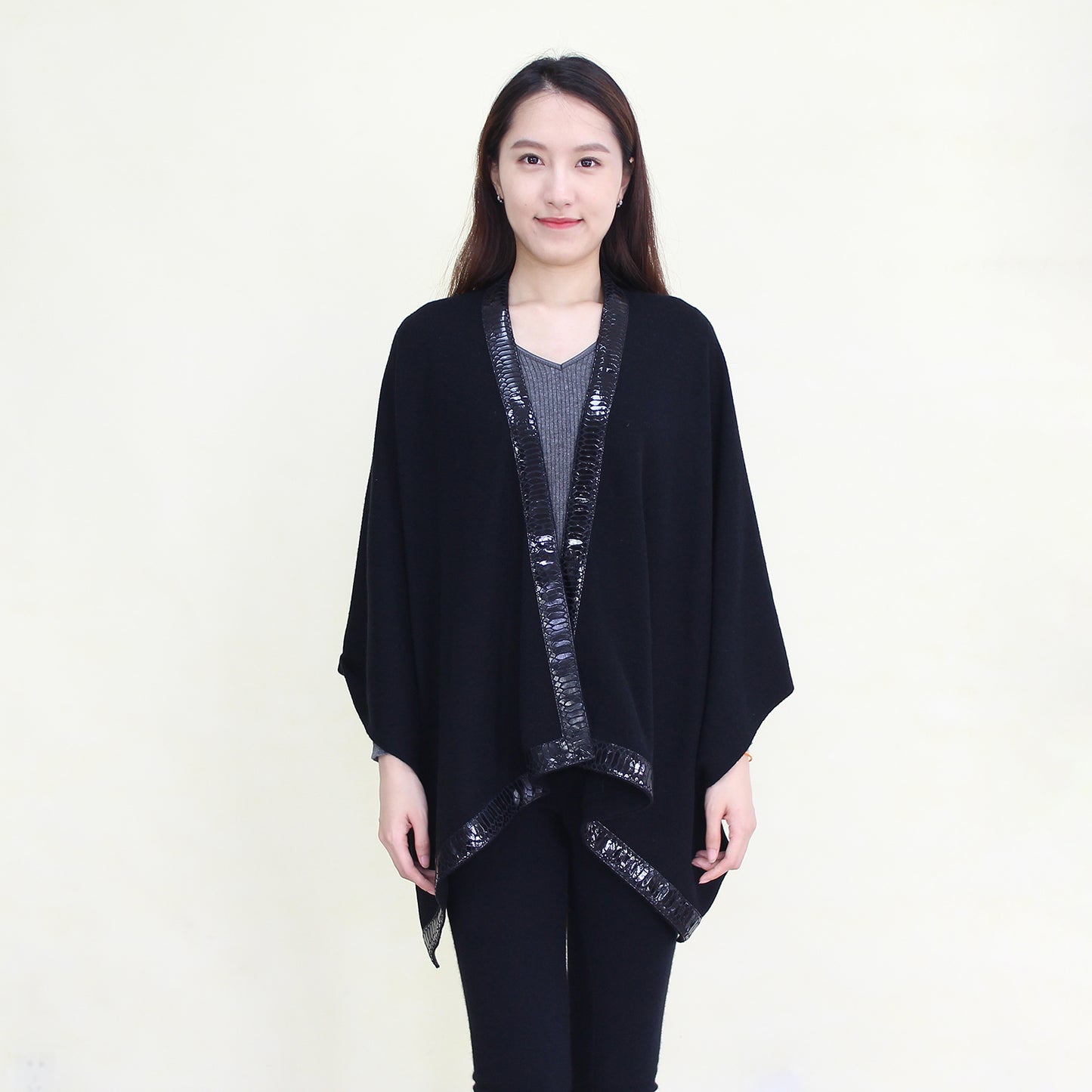 Women's cashmere shawl with leather