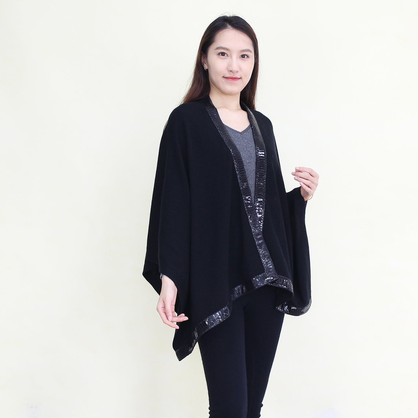 Women's cashmere shawl with leather