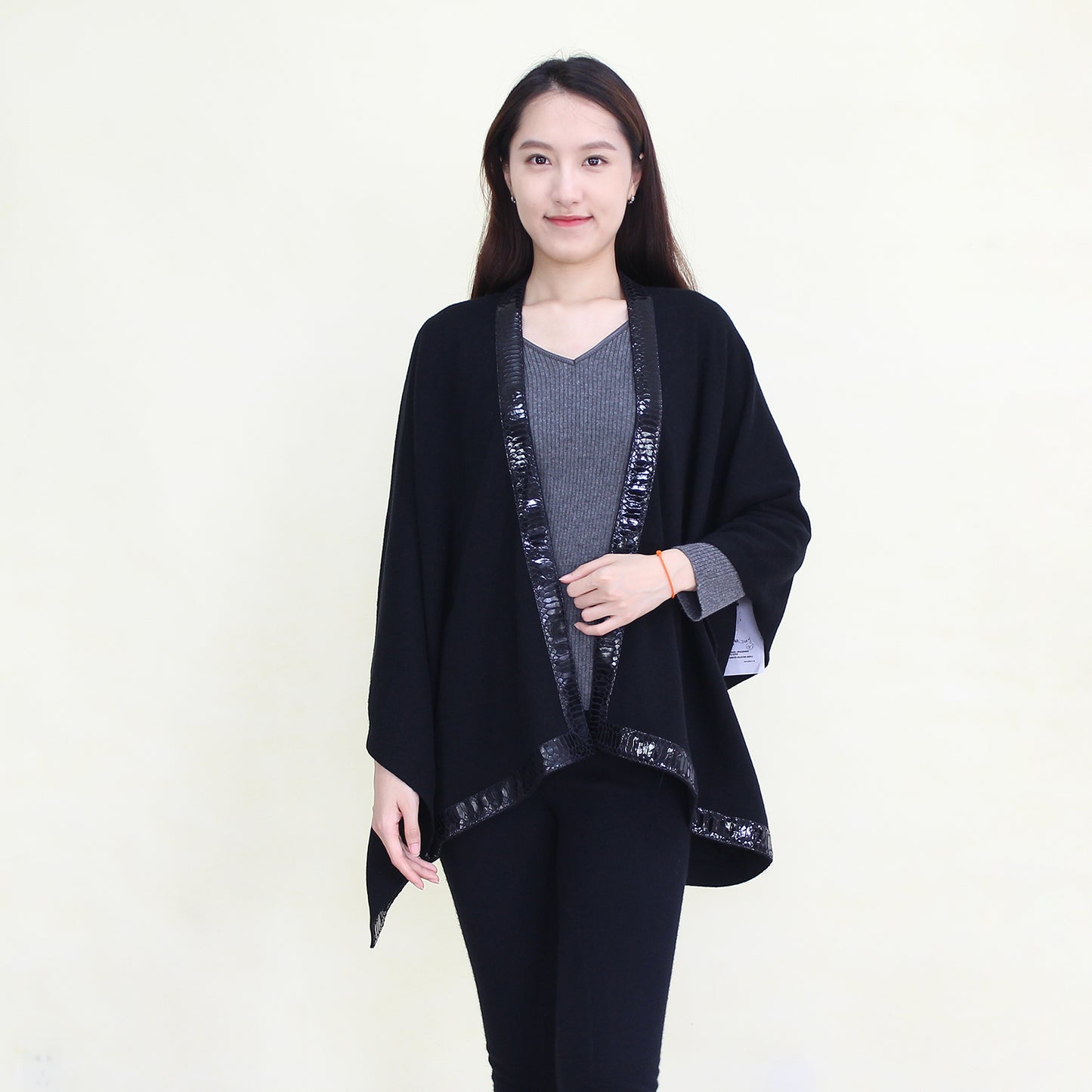 Women's cashmere shawl with leather