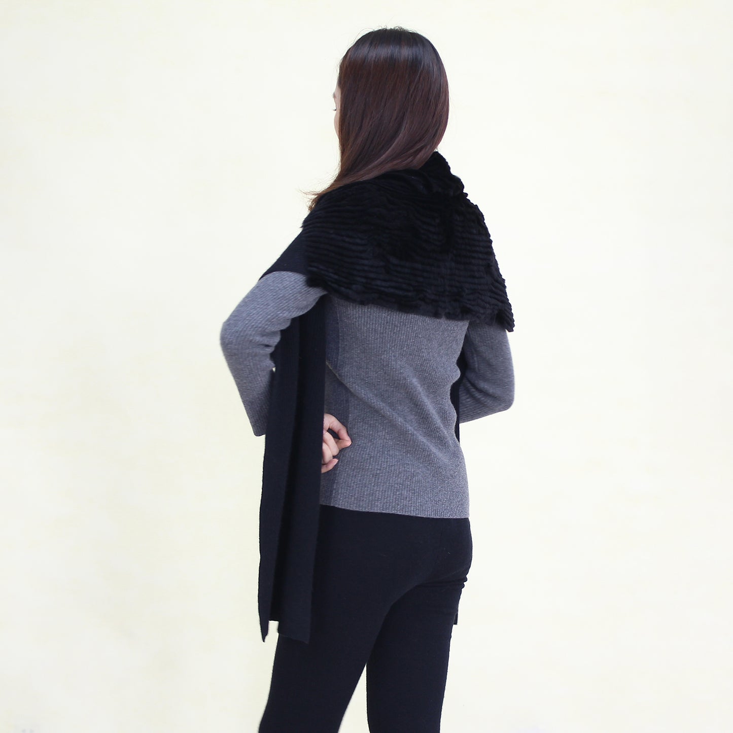 Women's cashmere shawl with mink