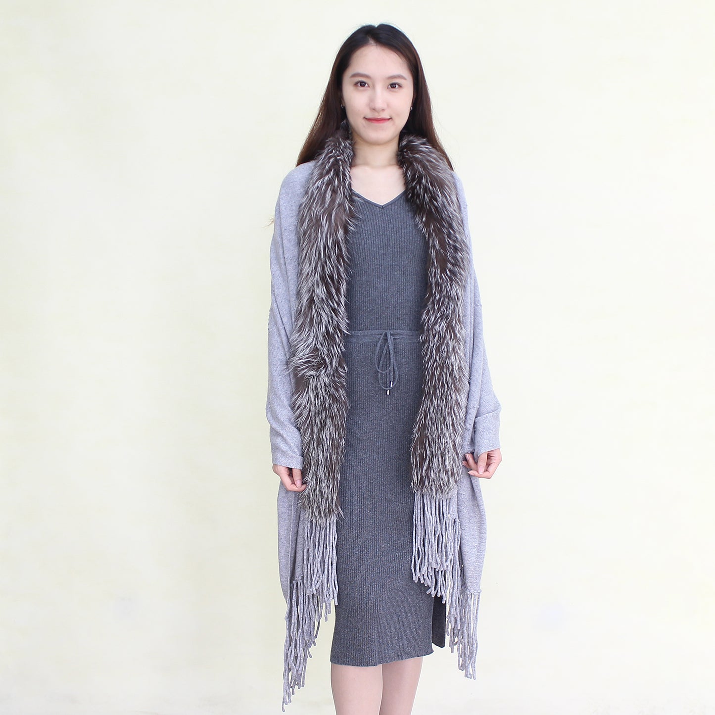 Women's cashmere shawl with fox fur