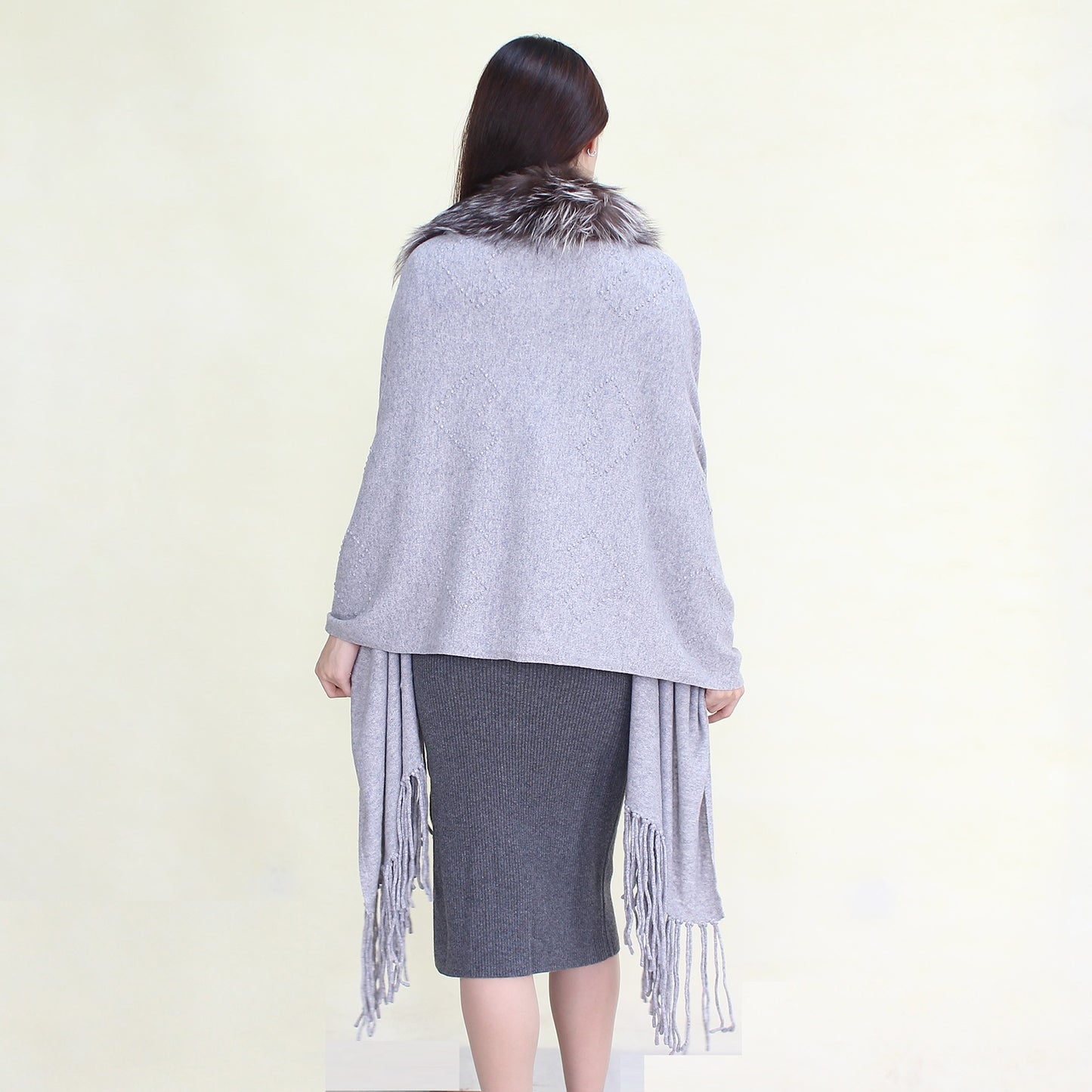 Women's cashmere shawl with fox fur