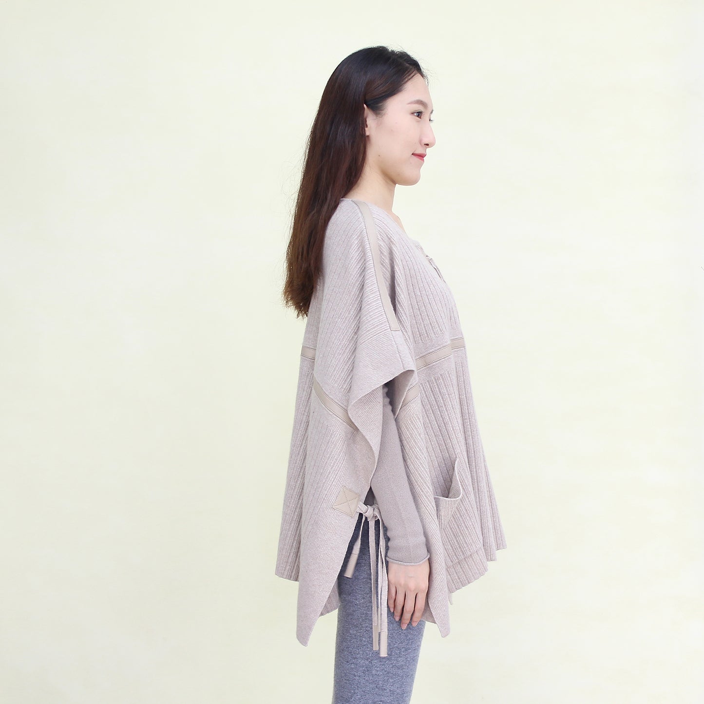 Women's cashmere shawl with sheepskin