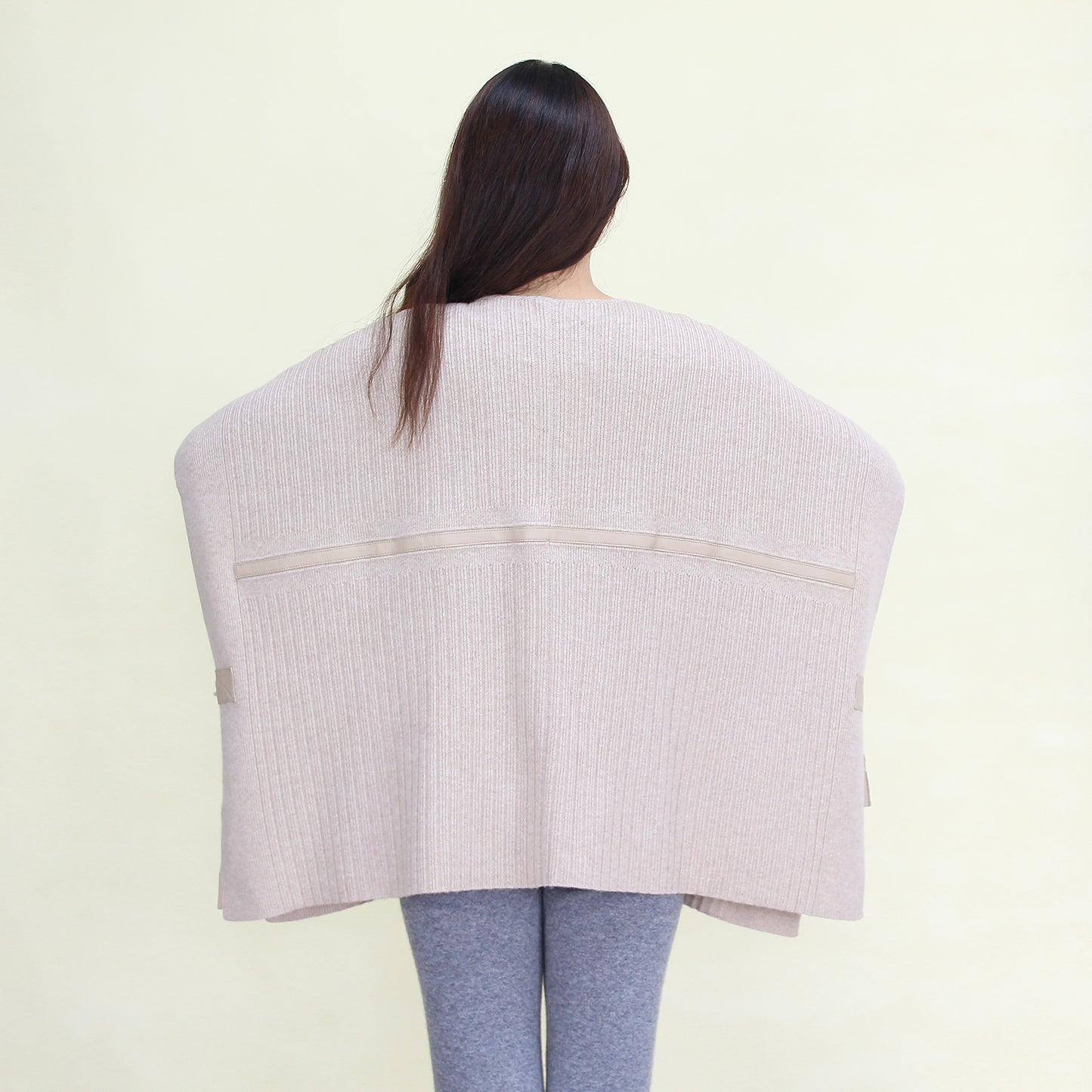 Women's cashmere shawl with sheepskin