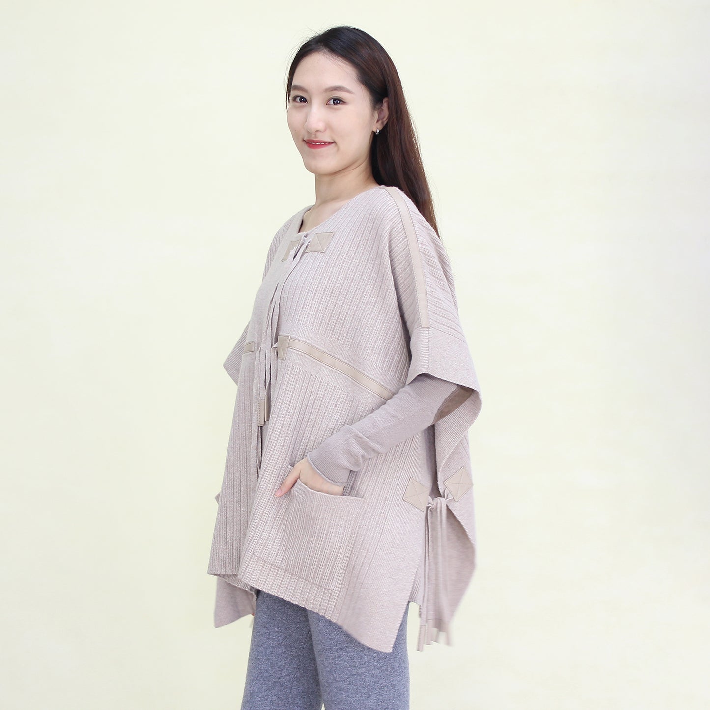 Women's cashmere shawl with sheepskin