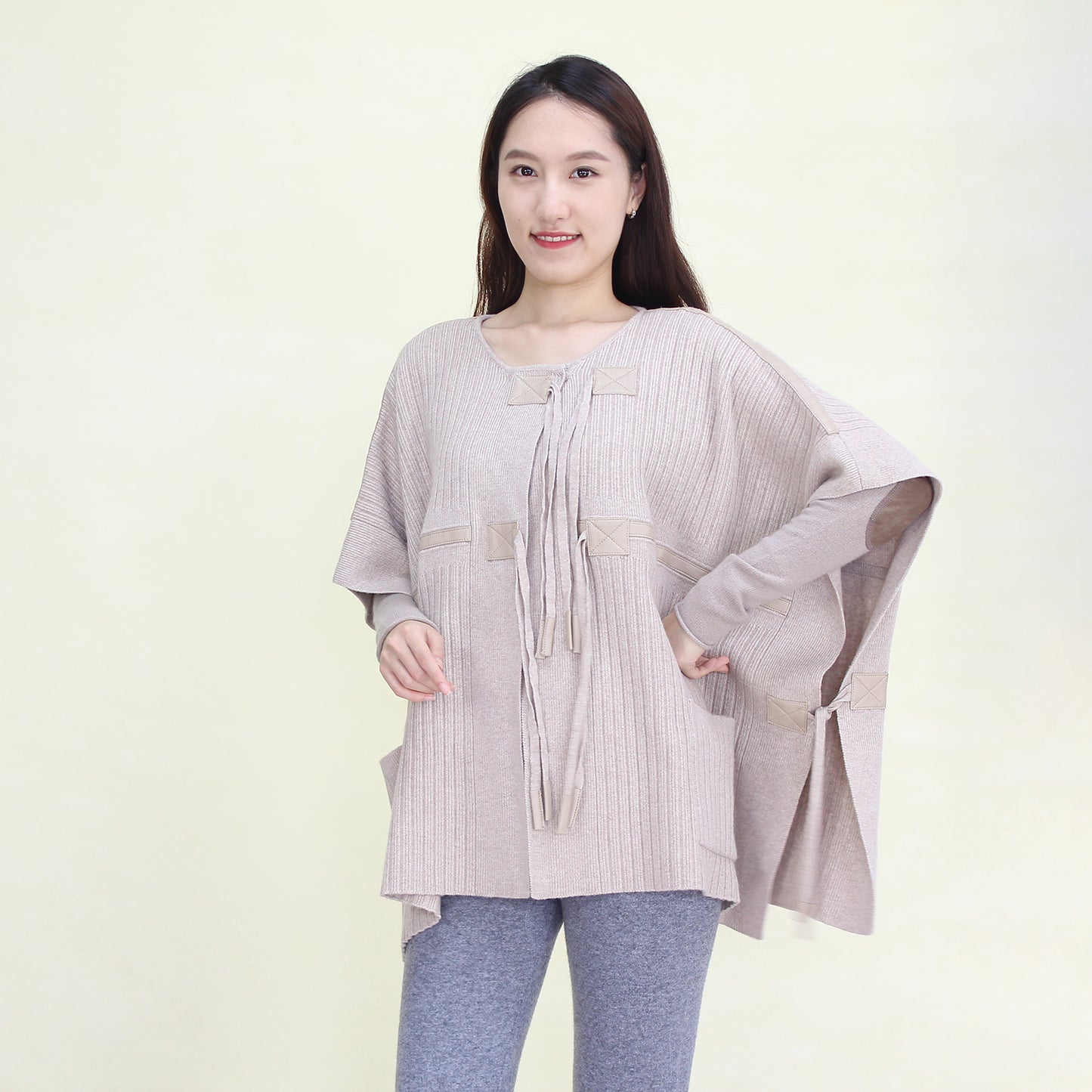 Women's cashmere shawl with sheepskin