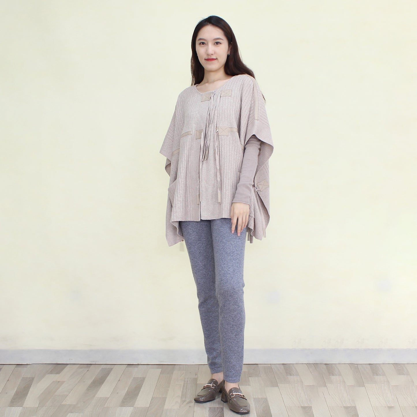 Women's cashmere shawl with sheepskin