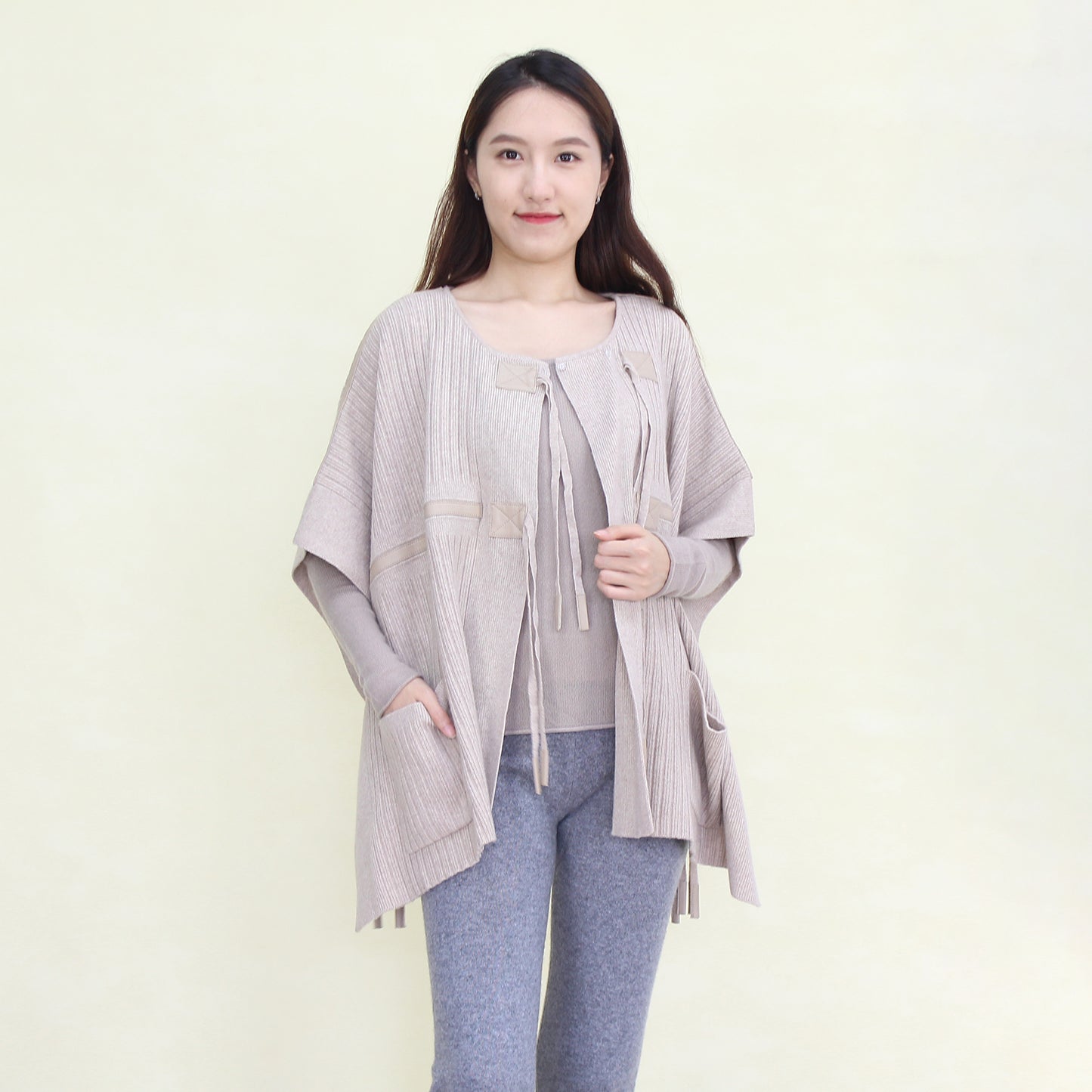 Women's cashmere shawl with sheepskin