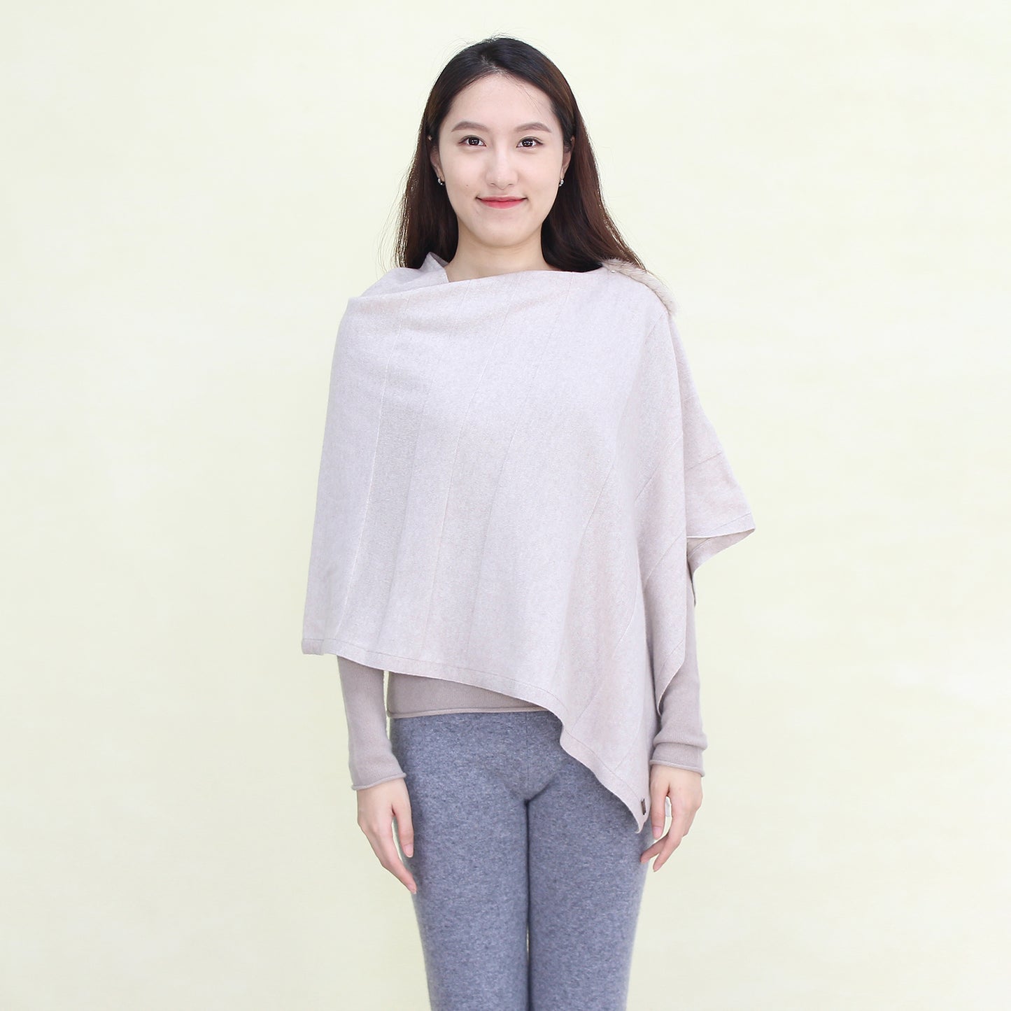 Women's cashmere shawl with mink