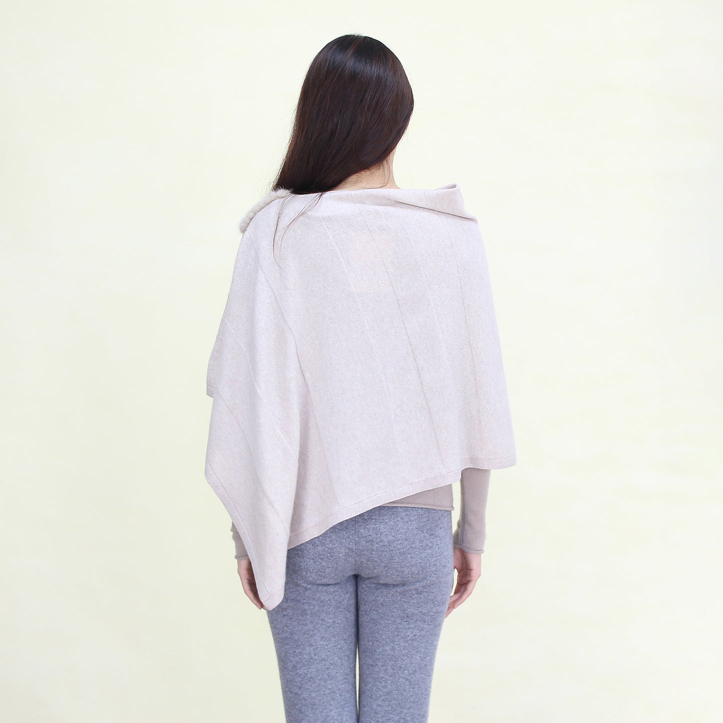 Women's cashmere shawl with mink