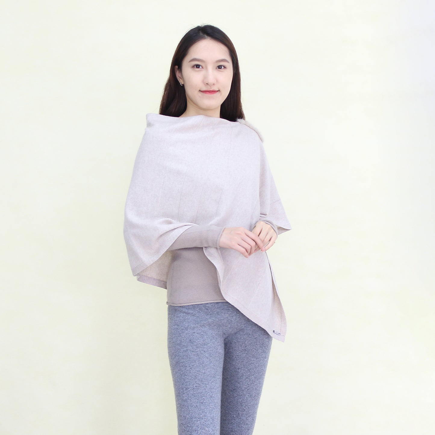 Women's cashmere shawl with mink