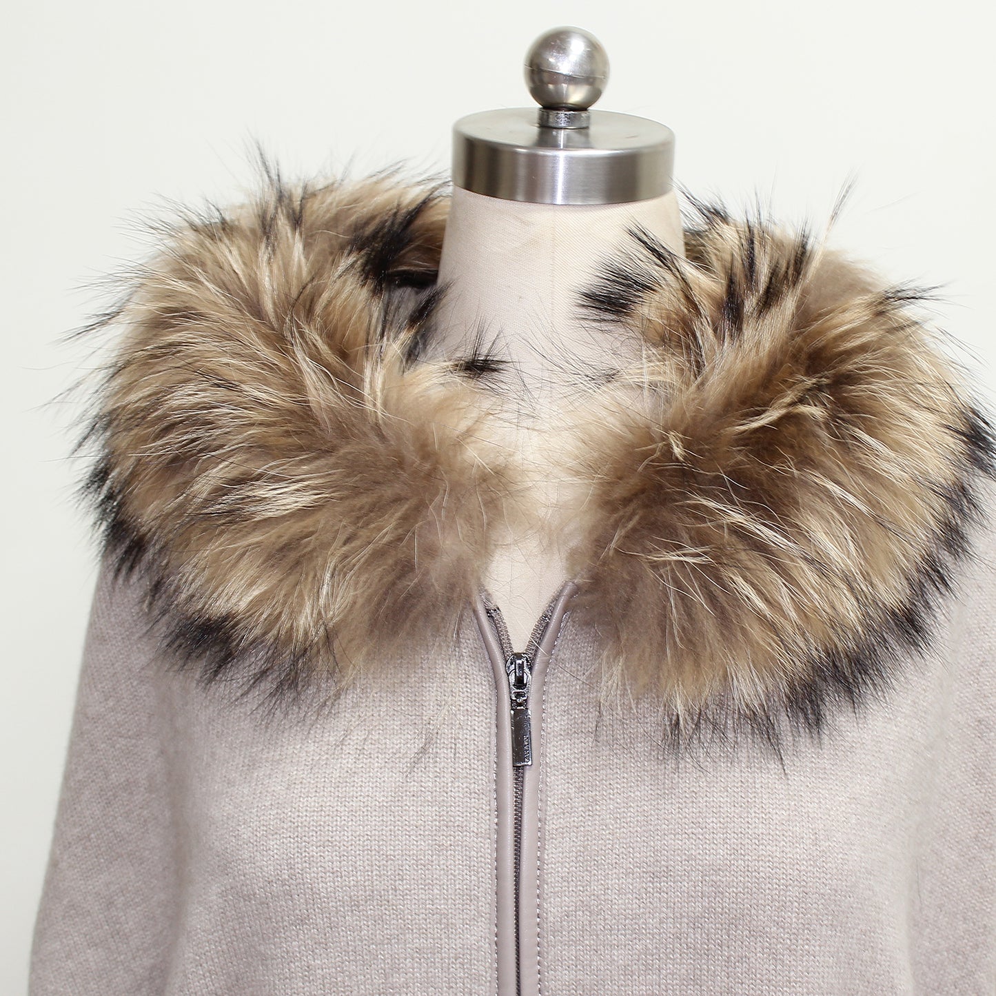 Women's cashmere coat with fox collar