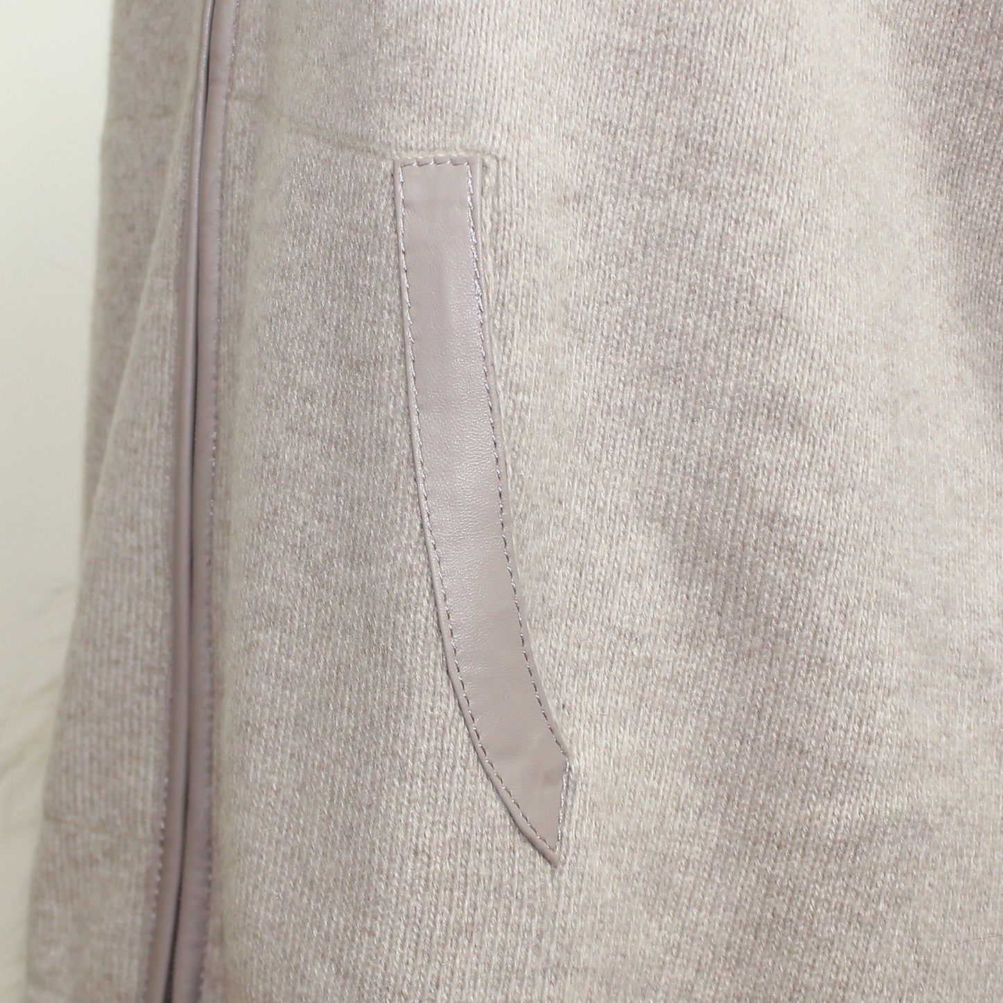 Women's cashmere coat with fox collar